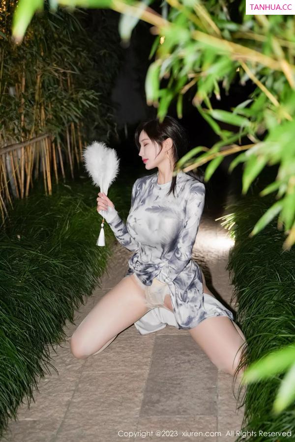 周妍希 奶瓶土肥圆 [XiuRen]高清写真图 2023.11.30 No.7744 Carol周妍希 旗袍美臀第25张图片